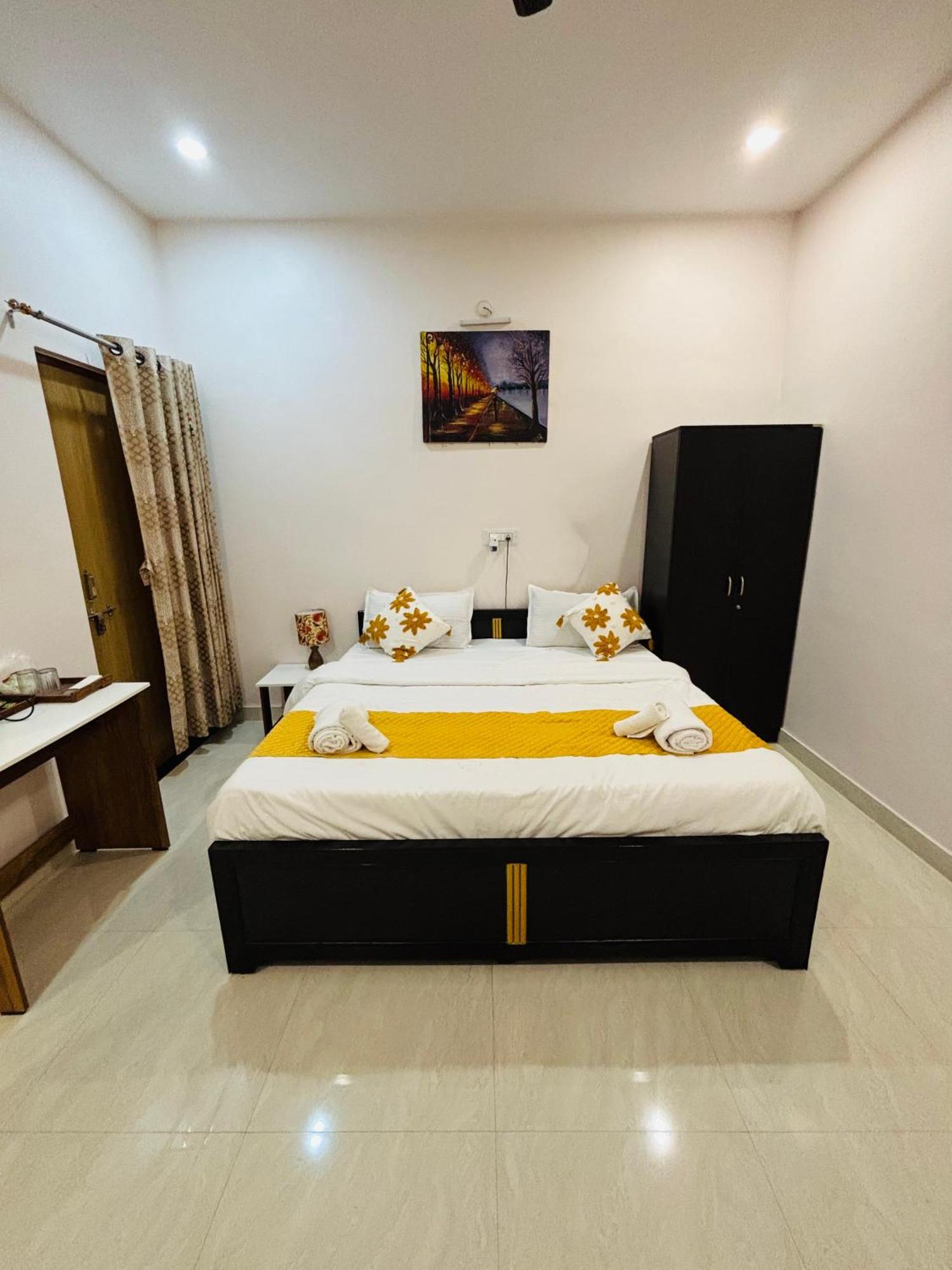 Indra Residency Homestay *